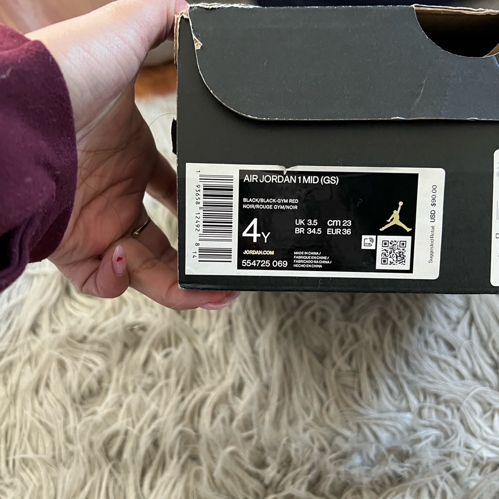 Air Jordan 1 Mid Boys size 4Y (5.5 women’s) - Picture 2 of 7